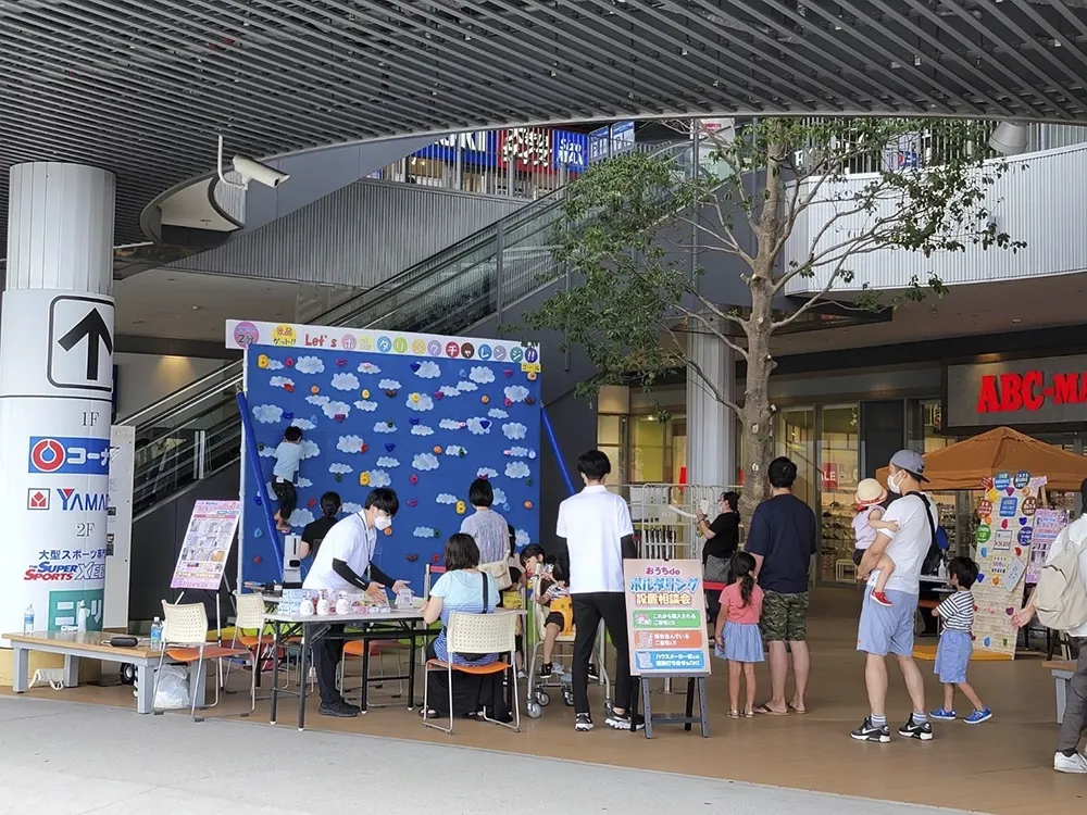 イベント集客にオススメ出張ボルダリングウォール設置